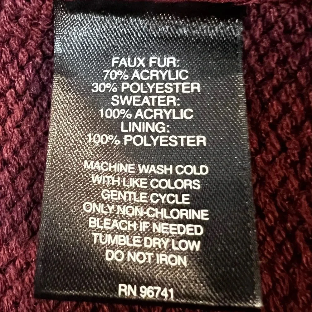 Signature Studio Wine Faux Fur‎ Vest. Size Small.